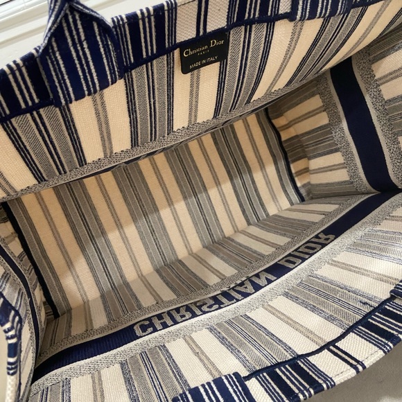 Christian Dior Stripes Book Large Tote Bag - Picture 14 of 16